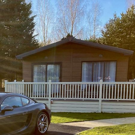 Gleneagles Lodge With Hot Tub York Exterior photo