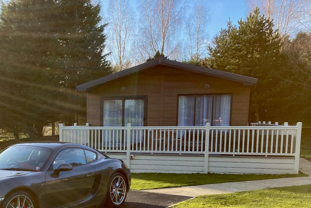 Gleneagles Lodge With Hot Tub York Exterior photo